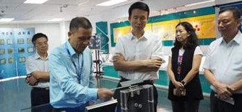 政协主席刘悦伦视察伟德体育电子